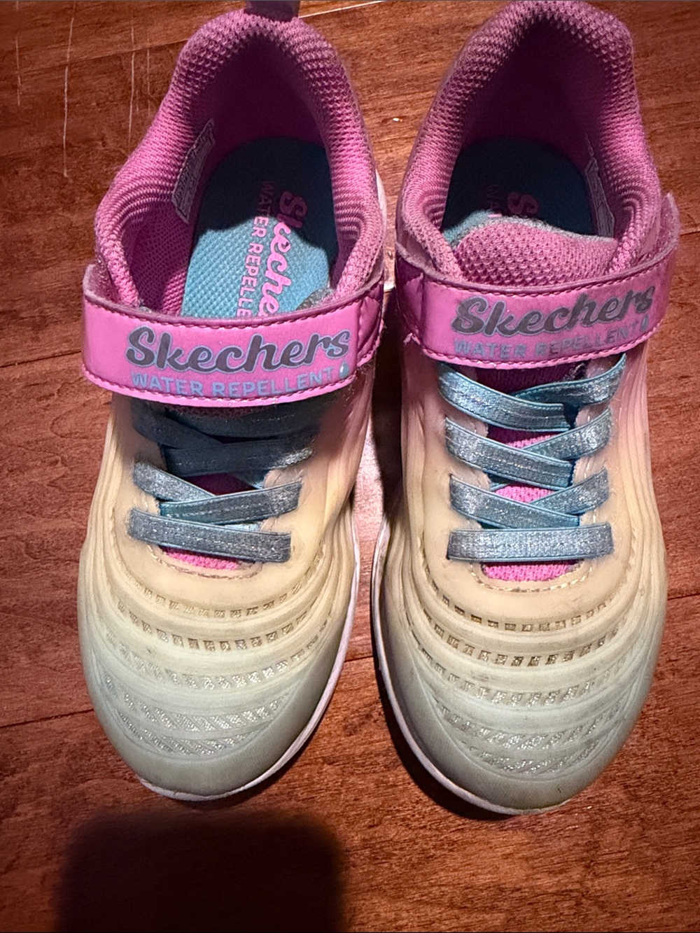 Skechers Girls Pink and Cream Water-Resistant Athletic Sneakers Size 13.5